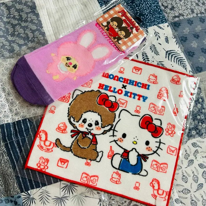 [SOLD OUT] 몬치치 헬로키티 콜라보 손수건 + 몬치치 토끼 양말