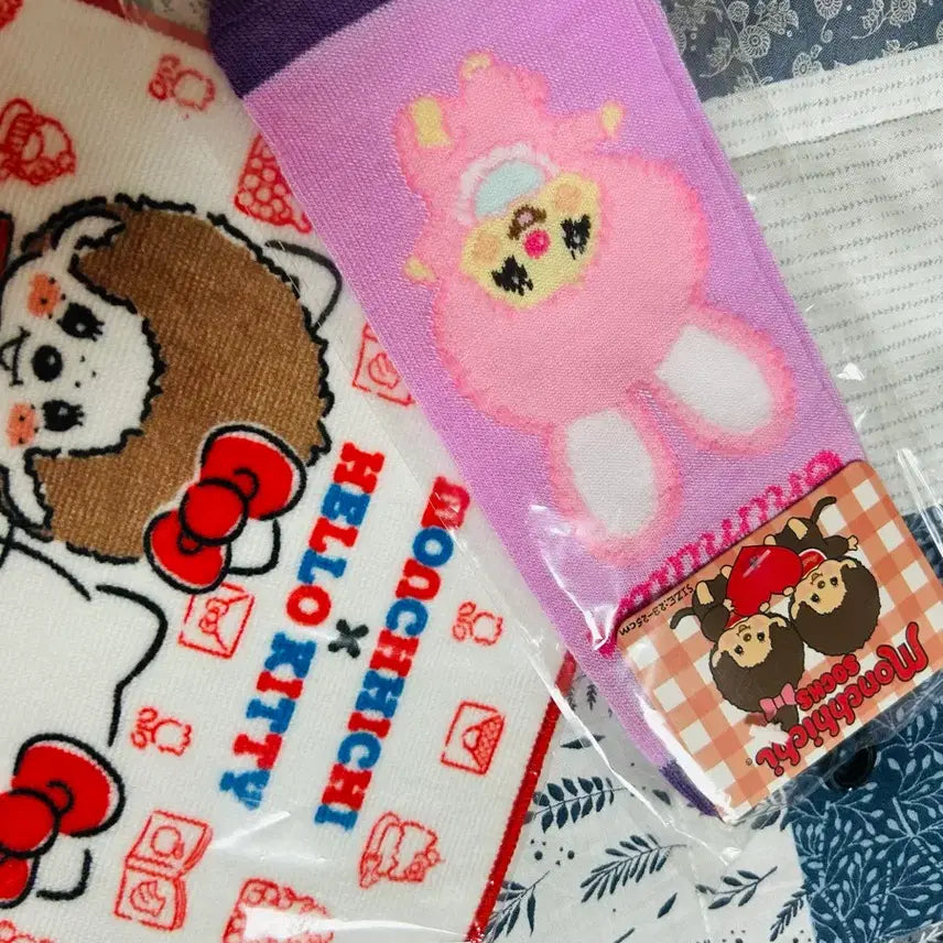 [SOLD OUT] 몬치치 헬로키티 콜라보 손수건 + 몬치치 토끼 양말