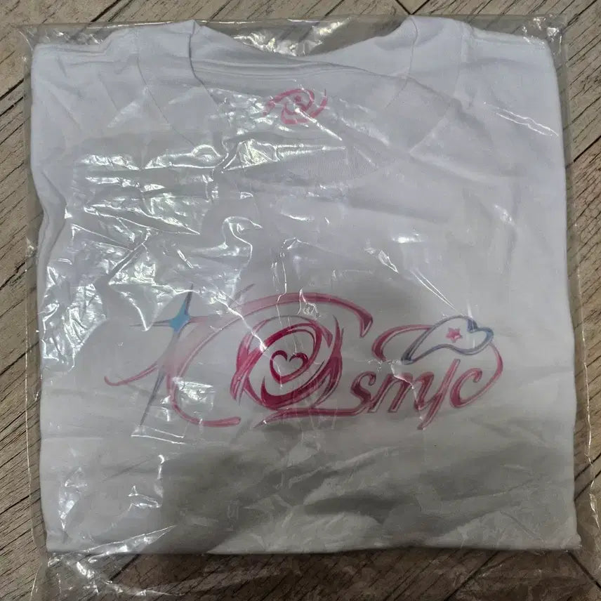 [BUNJANG] 미개봉 ) 레드벨벳  red velvet cosmic 반팔 티셔츠 / 미개봉 ) 레드벨벳  red velvet cosmic 반팔 티셔츠
