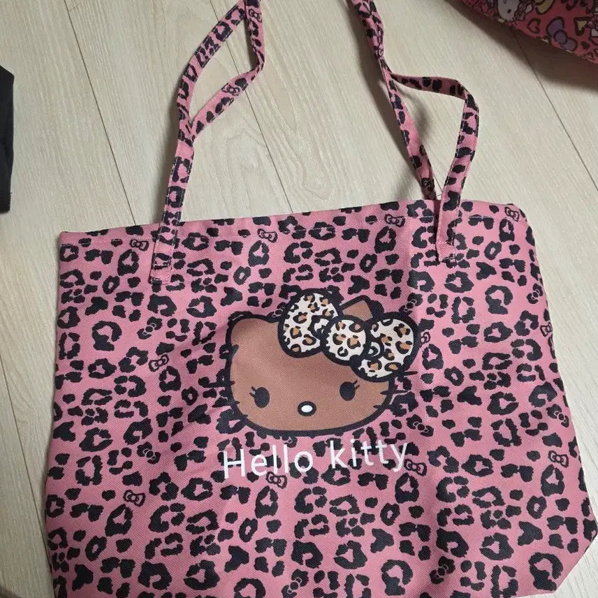 [BUNJANG] Hello Kitty Leopard Pink Tote Bag / 헬로키티 레오파드 핑크 토트백