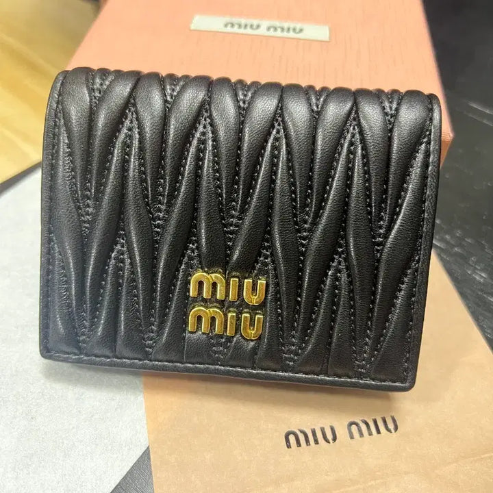 [BUNJANG] Miu Miu Black Matelassé Wallet / 미우미우 지갑 검정색이고