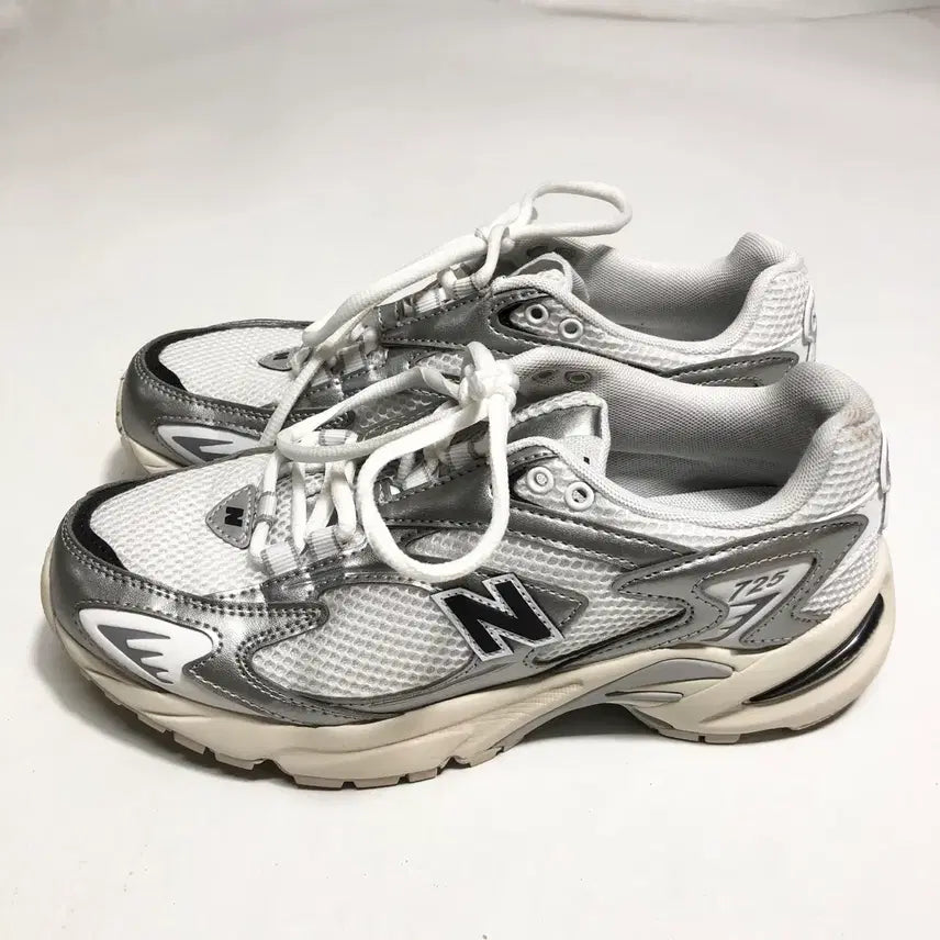 [BUNJANG] New Balance 725 White Silver 235 / 뉴발란스 725 화이트 실버 235