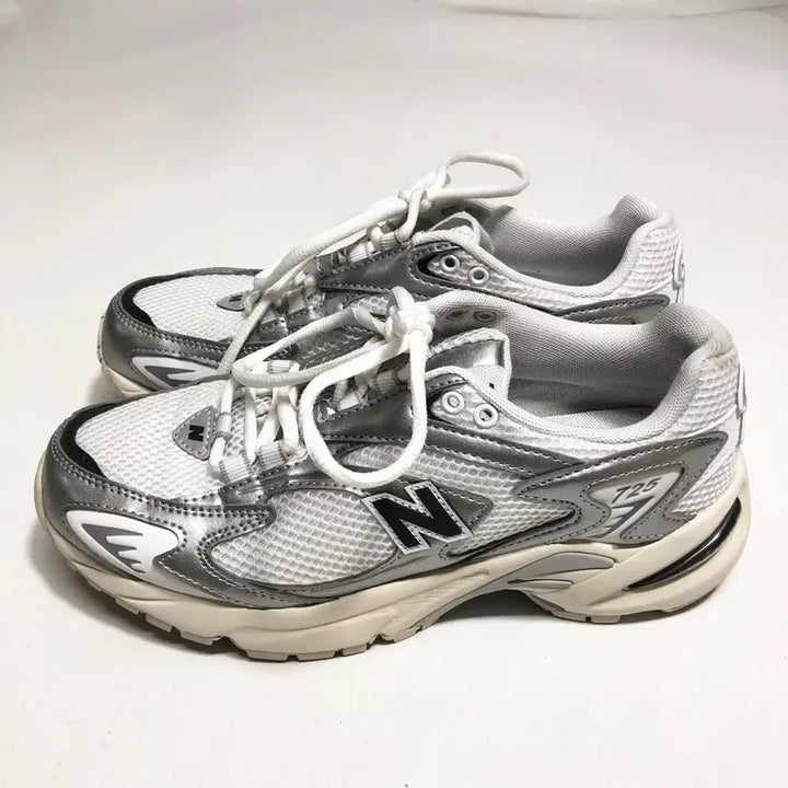 [BUNJANG] New Balance 725 White Silver 235 / 뉴발란스 725 화이트 실버 235