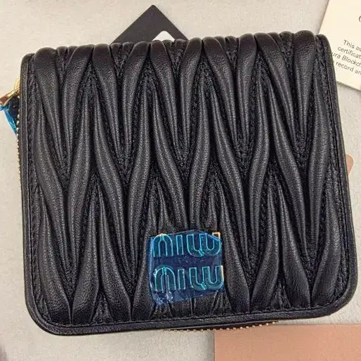 [SOLD OUT] [정품/풀박스] 미우미우 마테라쎄 가죽 지갑 블랙 (미사용 새상품급)