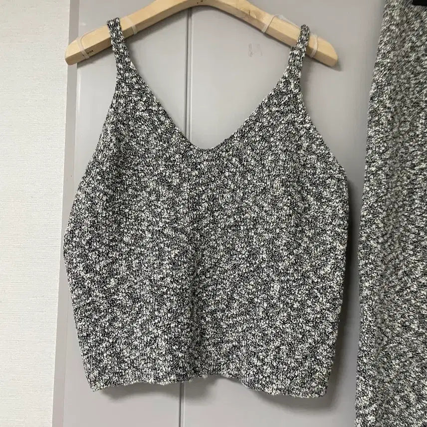 [BUNJANG] Vokasi Knit Two-Piece Set / 보카시 니트 투피스 세트
