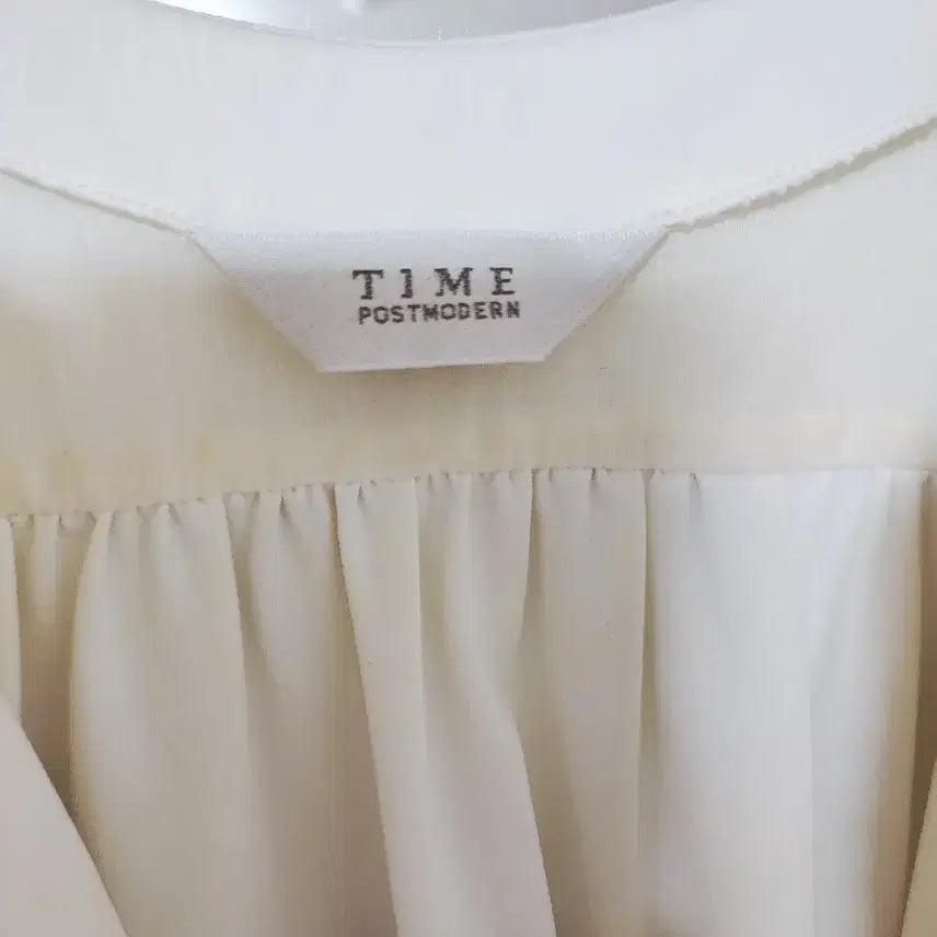 [BUNJANG] TIME Silk Blend Embroidered Shirring Blouse / 타임(TIME) 실크 혼방 자수 셔링  블라우스 (상태 최상)