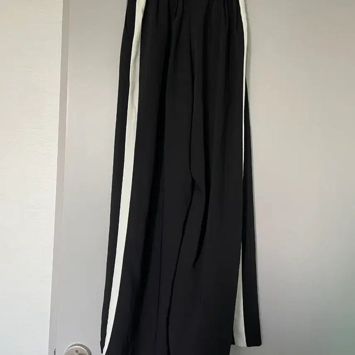 [BUNJANG] Black Wide Slacks Pants with White Side Stripe / 와이드 슬랙스 팬츠