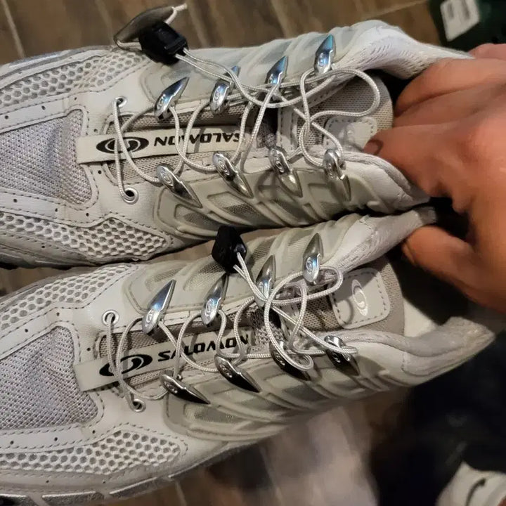 [BUNJANG] Salomon White Silver Hiking Shoes / 살로몬 운동화 화이트 실버 260