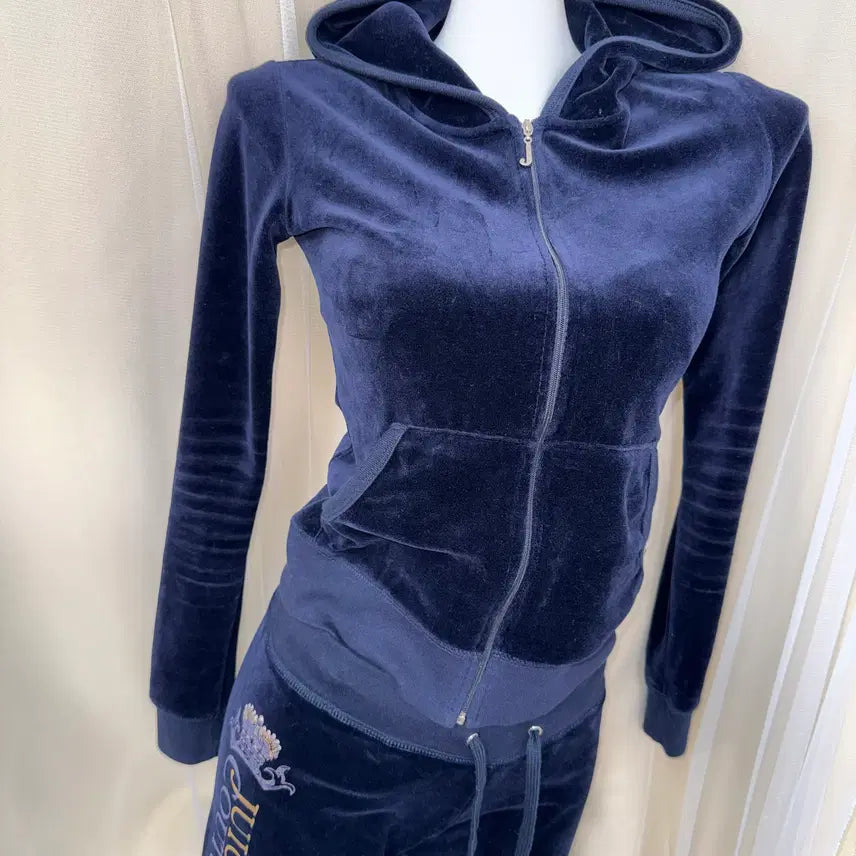 [BUNJANG] Juicy Couture Navy Velvet Set / M Juicy Couture 네이비 벨벳 셋업