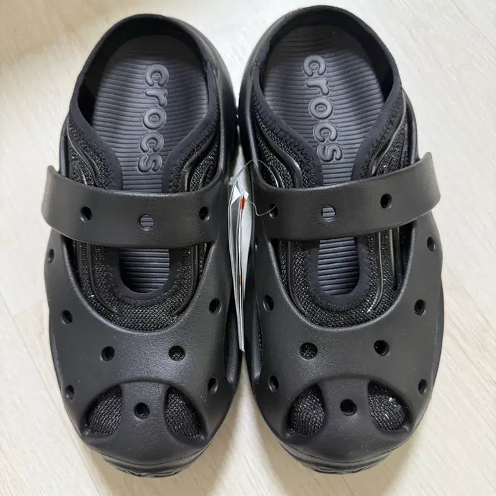 [SOLD OUT] 크록스 케이지드 뮬 블랙 250
