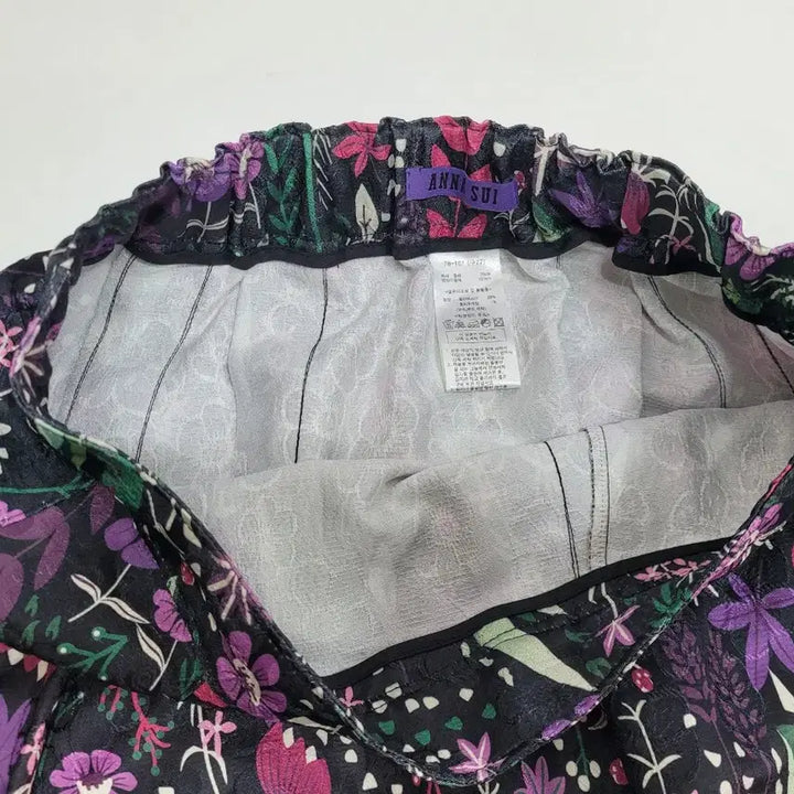 [SOLD OUT] ANNA SUI 안나수이 24SS 플라워 뒷밴딩 스커트 / 여 77