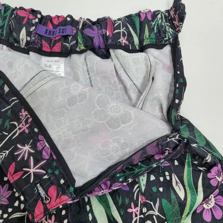 [SOLD OUT] ANNA SUI 안나수이 24SS 플라워 뒷밴딩 스커트 / 여 77