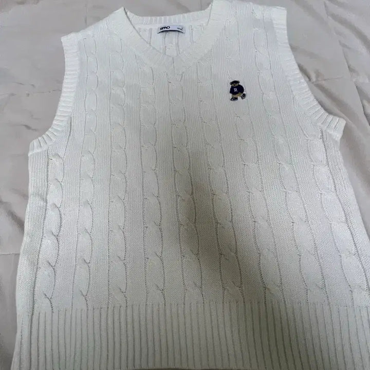 [SOLD OUT] 스파오 브이넥 니트