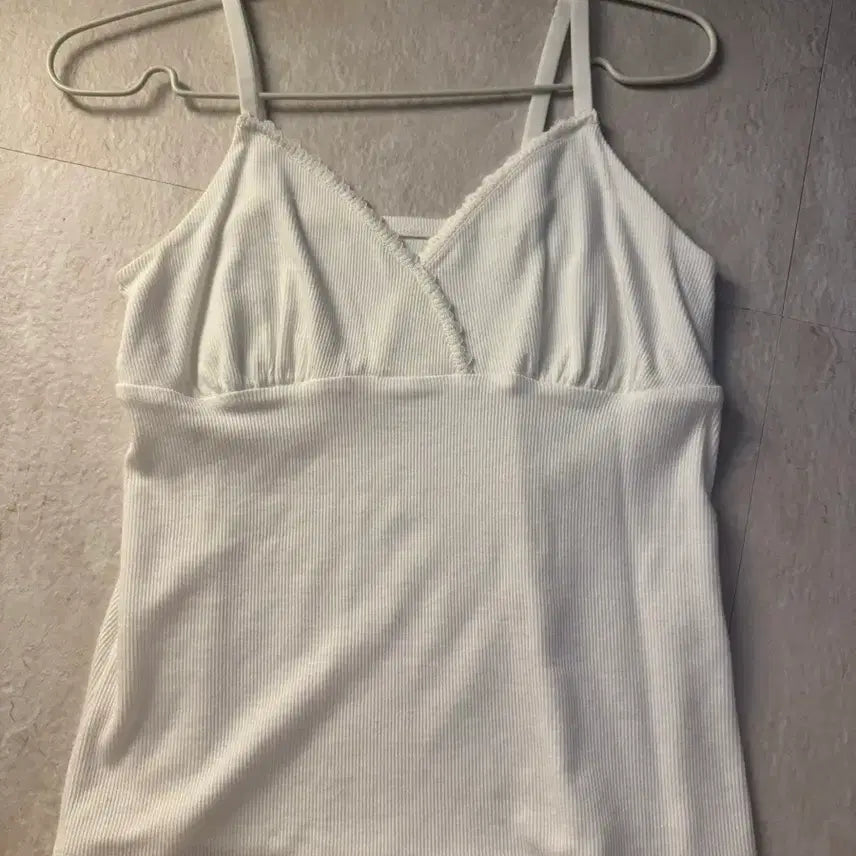 [BUNJANG] Verish Modal Breathe Sleeveless Top White M / 베리쉬 Verish 모달 브라탑 브리드 나시 슬리브리스 민소매 화이트 M