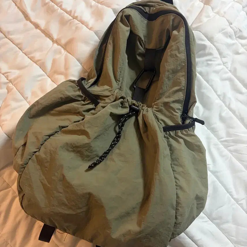 [BUNJANG] Khaki Drawstring Backpack / 카키색 드로우스트링 백팩