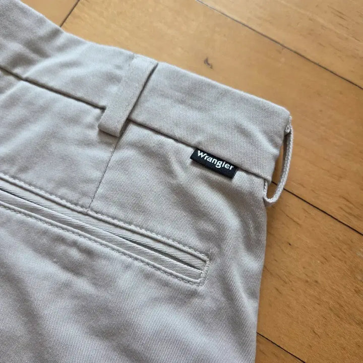 [BUNJANG] Wrangler Two-Tuck Chino Pants / 남녀공용 랭글러 연베이지 투턱 치노팬츠