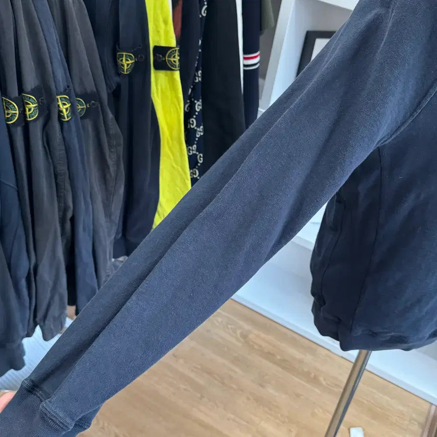 [BUNJANG] Stone Island Black Sweatshirt / [새상품급,M] 스톤아일랜드 블랙 맨투맨 후드 긴팔 스웻