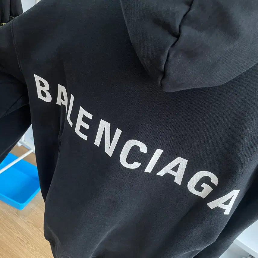 [BUNJANG] Balenciaga Back Logo Hoodie / [새상품급,105-110] 발렌시아가 백로고 후드티 오버핏