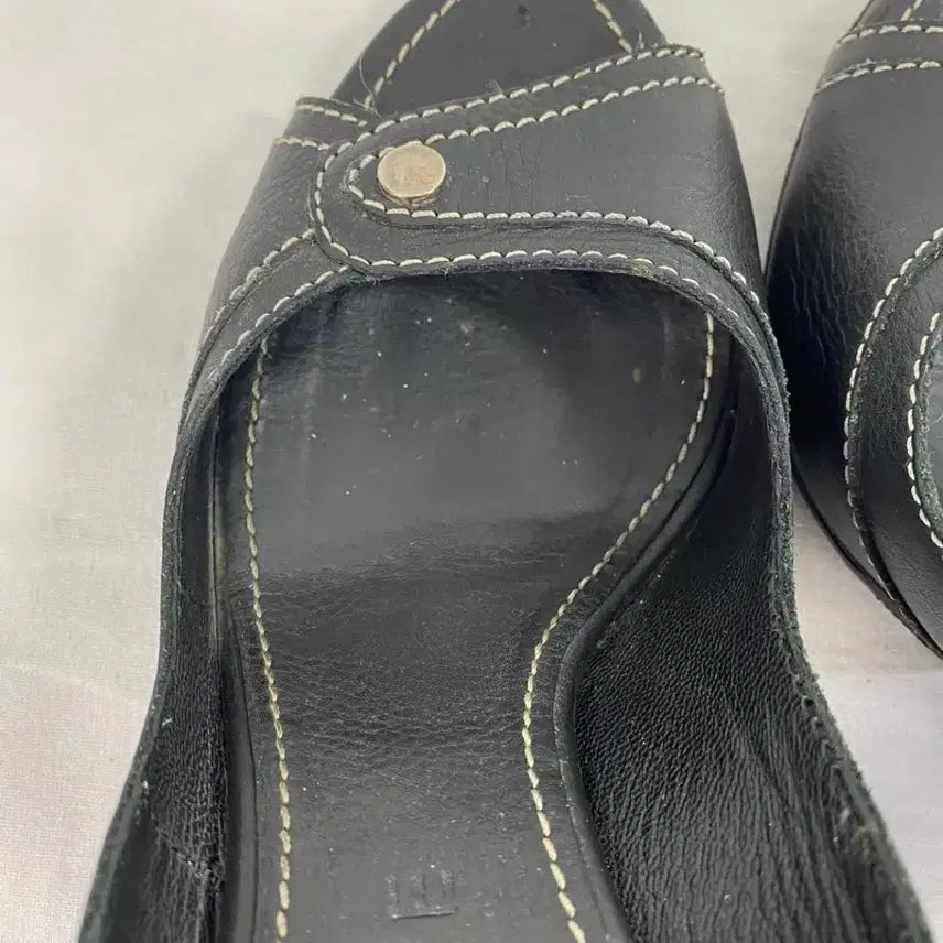 [BUNJANG] Celine Leather Stitch Open-Toe Heels / 셀린느 Celine 레더 스티치 오픈토 힐 <75>