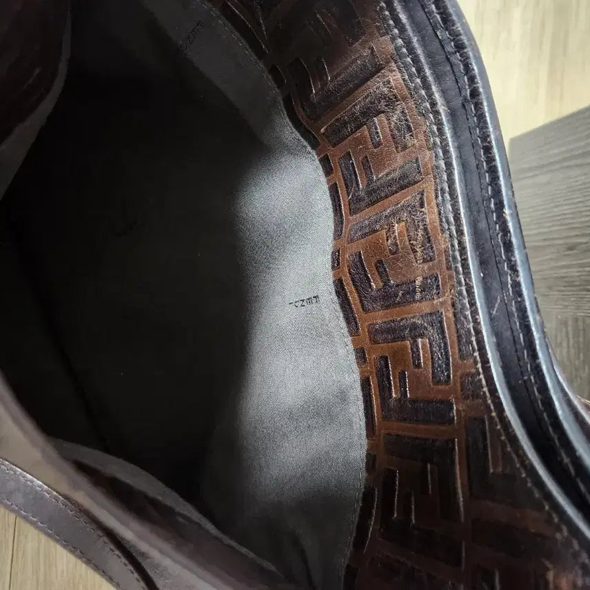 [BUNJANG] Fendi FF Logo Brown Leather Shoulder Bag / 펜디 FF 로고 브라운 가죽 숄더백
