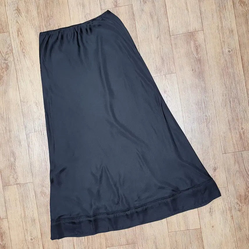 [BUNJANG] THE BEIGES Satin Skirt / 더베이지스(THE BEIGES) 새틴스커트 55 새상품