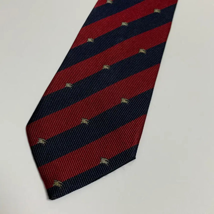 [SOLD OUT] 버버리 모노그램 명품넥타이 레지멘탈 클래식디자인 A등급