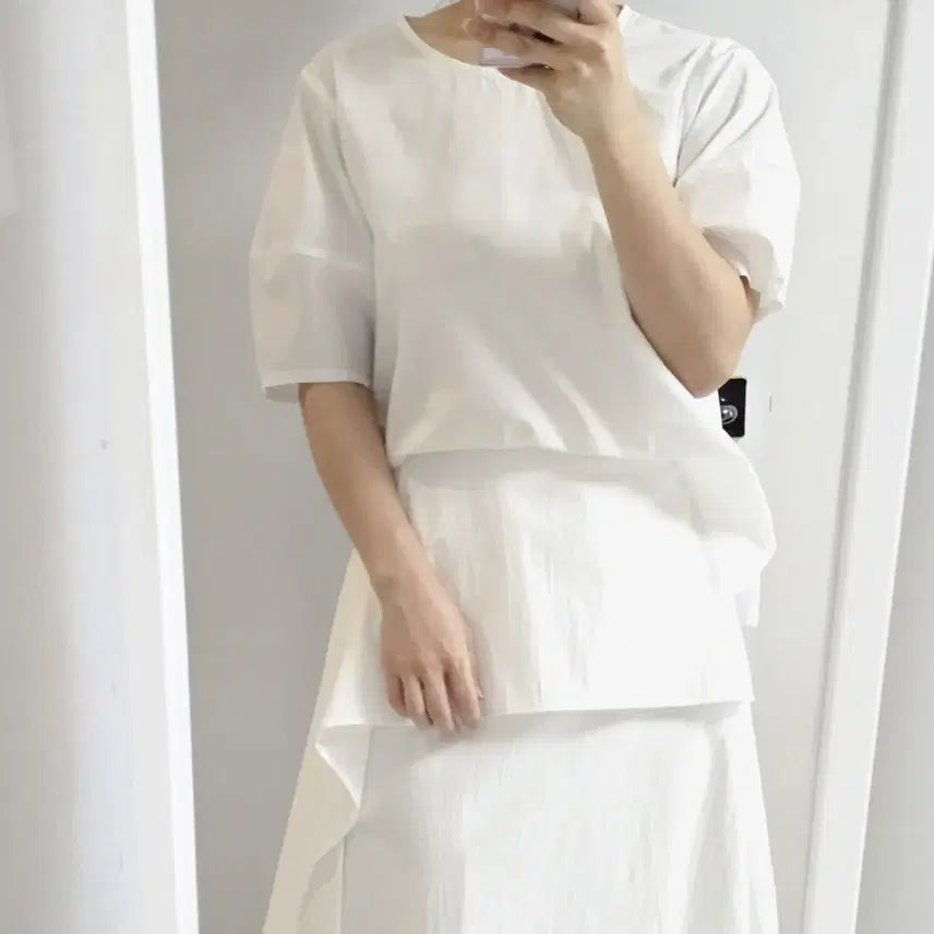 [SOLD OUT] 튤립소매 반팔 블라우스