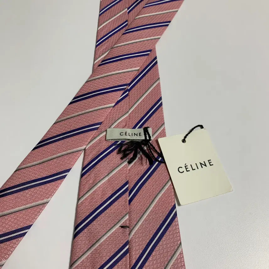 [BUNJANG] 셀린느(CELINE) 택 달린 미품 스트라이프 넥타이 A+등급 / 셀린느(CELINE) 택 달린 미품 스트라이프 넥타이 A+등급