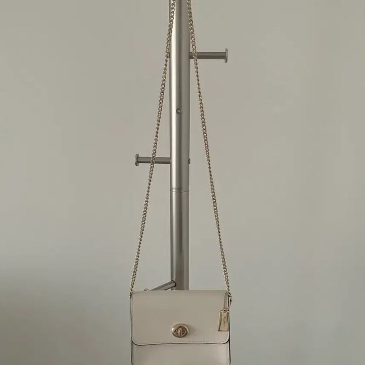[BUNJANG] COACH Chain Crossbody Bag / 코치(COACH) 체인 크로스백