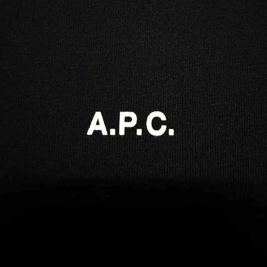 [BUNJANG] [XS,85]아페쎄 여성 크롭 반팔티 블랙 A.P.C / [XS,85]아페쎄 여성 크롭 반팔티 블랙 A.P.C