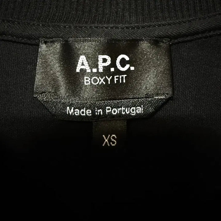 [BUNJANG] [XS,85]아페쎄 여성 크롭 반팔티 블랙 A.P.C / [XS,85]아페쎄 여성 크롭 반팔티 블랙 A.P.C
