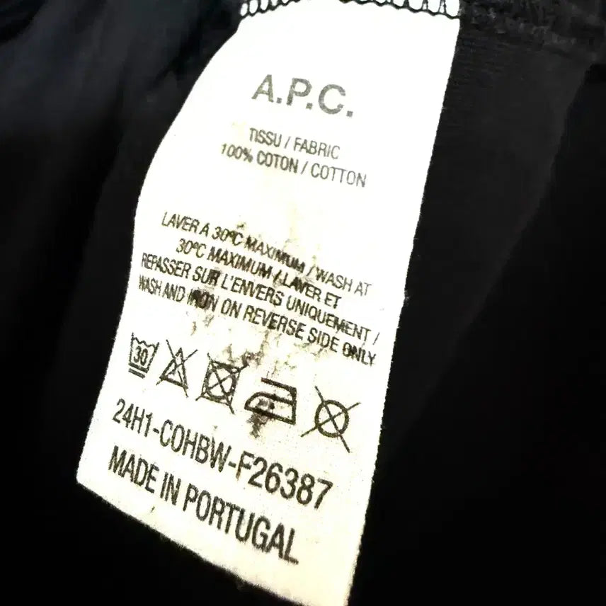 [BUNJANG] [XS,85]아페쎄 여성 크롭 반팔티 블랙 A.P.C / [XS,85]아페쎄 여성 크롭 반팔티 블랙 A.P.C