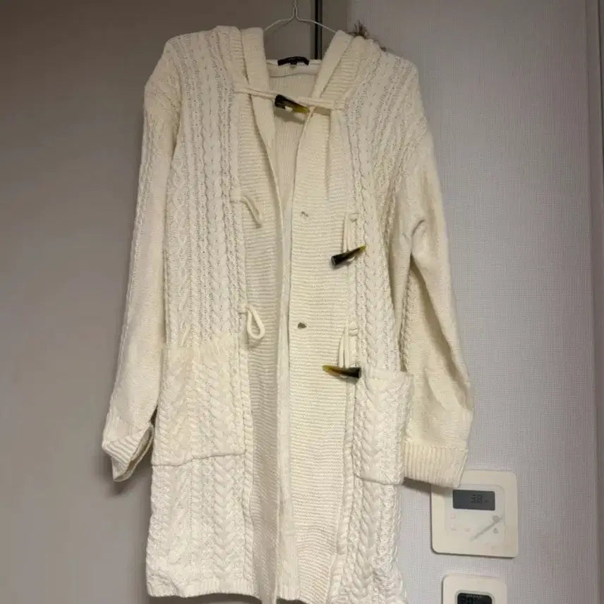 [BUNJANG] Ivory Cable Knit Toggle Coat / 아이보리 꽈배기 니트 떡볶이 코트