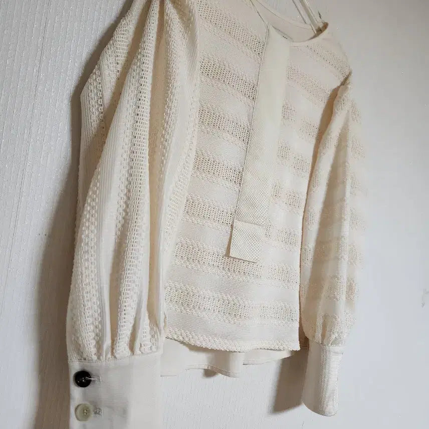 [BUNJANG] Lucky Chouette Atelier Embroidered Lace Blouse / 아뜰리에 럭키슈에뜨2020자수레이스 블라우스55반~66반