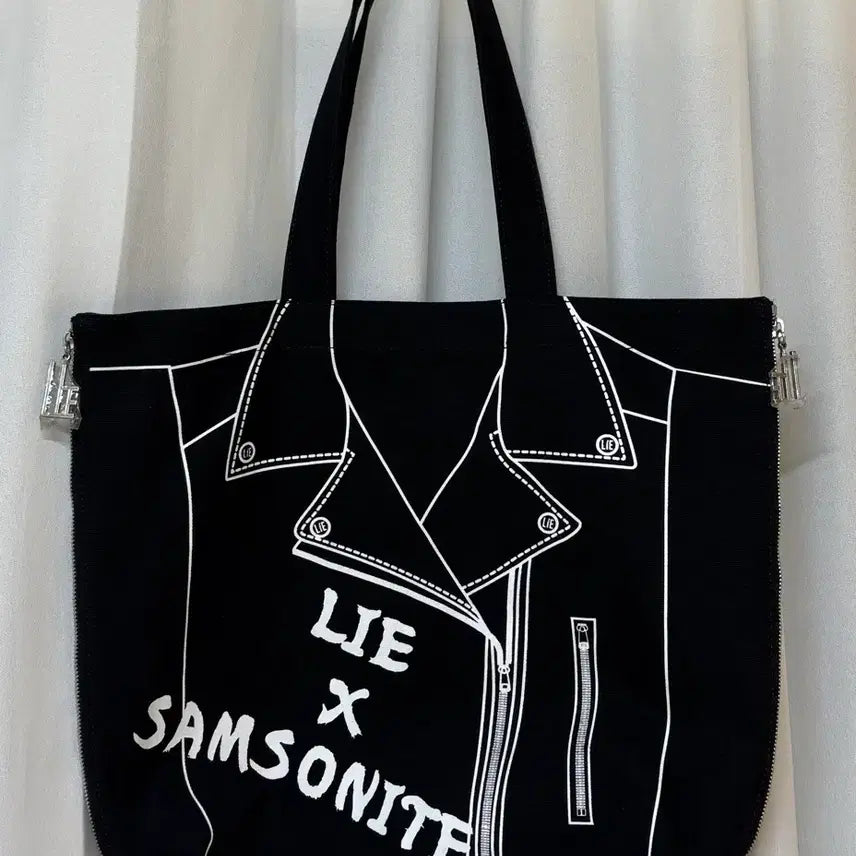 [SOLD OUT] LIE x 샘소나이트 블랙 토트백 에코백
