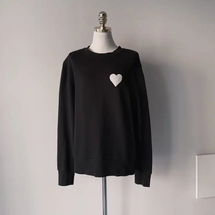 [BUNJANG] Sandro Heart Patch Black Sweatshirt / 산드로 하트 패치 블랙 맨투맨 티셔츠