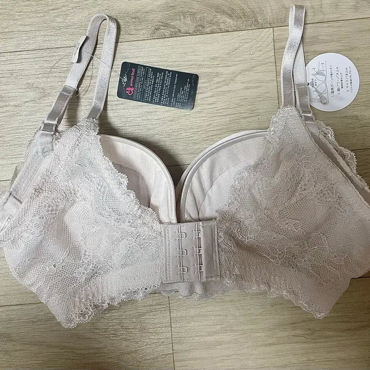 [BUNJANG] 새상품) 에메필 초모리 브라 스트랩리스 C70 보정브라 / 새상품) 에메필 초모리 브라 스트랩리스 C70 보정브라