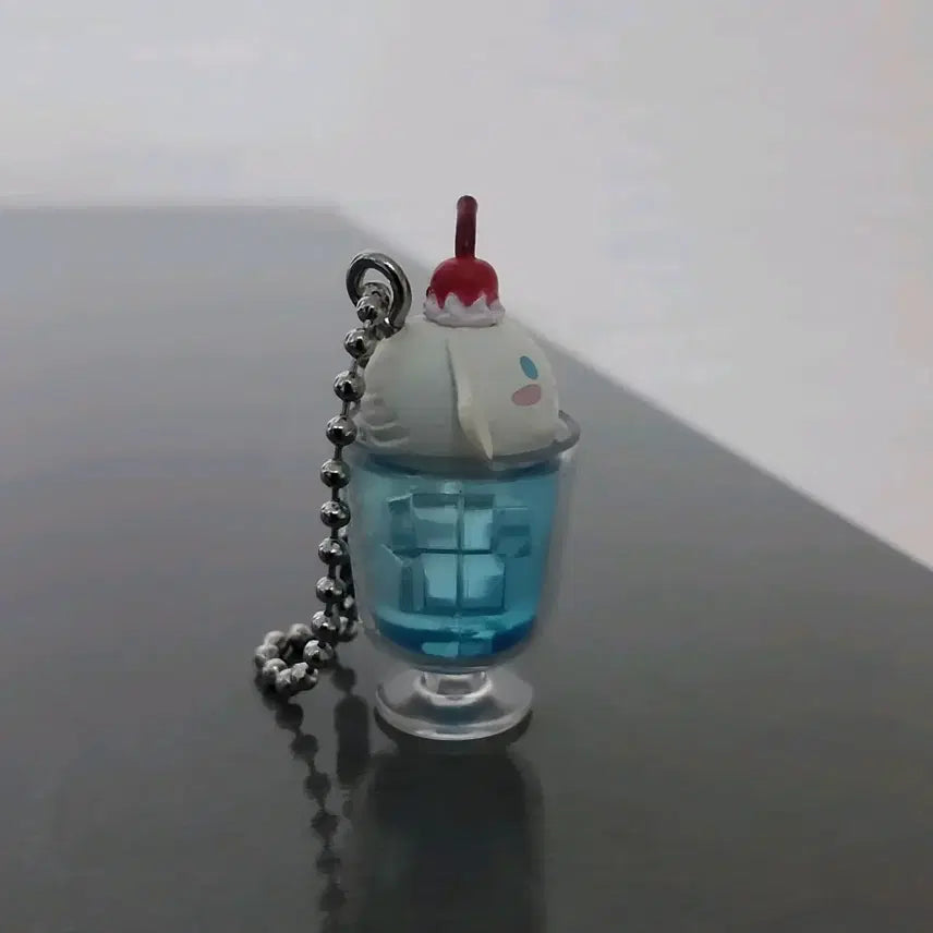 [BUNJANG] Cinnamoroll Parfait Charm Keychain / (5월까지 할인)시나모롤 파르페 피규어 키링