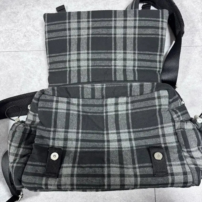 [SOLD OUT] 파히섬 네모체크 백
