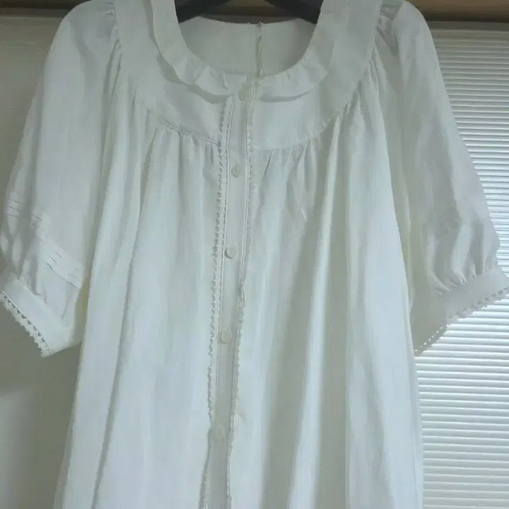 [SOLD OUT] [새상품] 지컷 프릴카라 레이스 블라우스