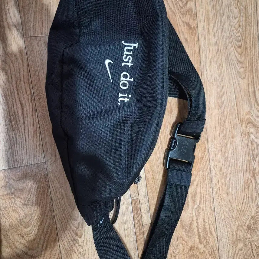 [SOLD OUT] 나이키 저스트 두 잇 블랙 힙색