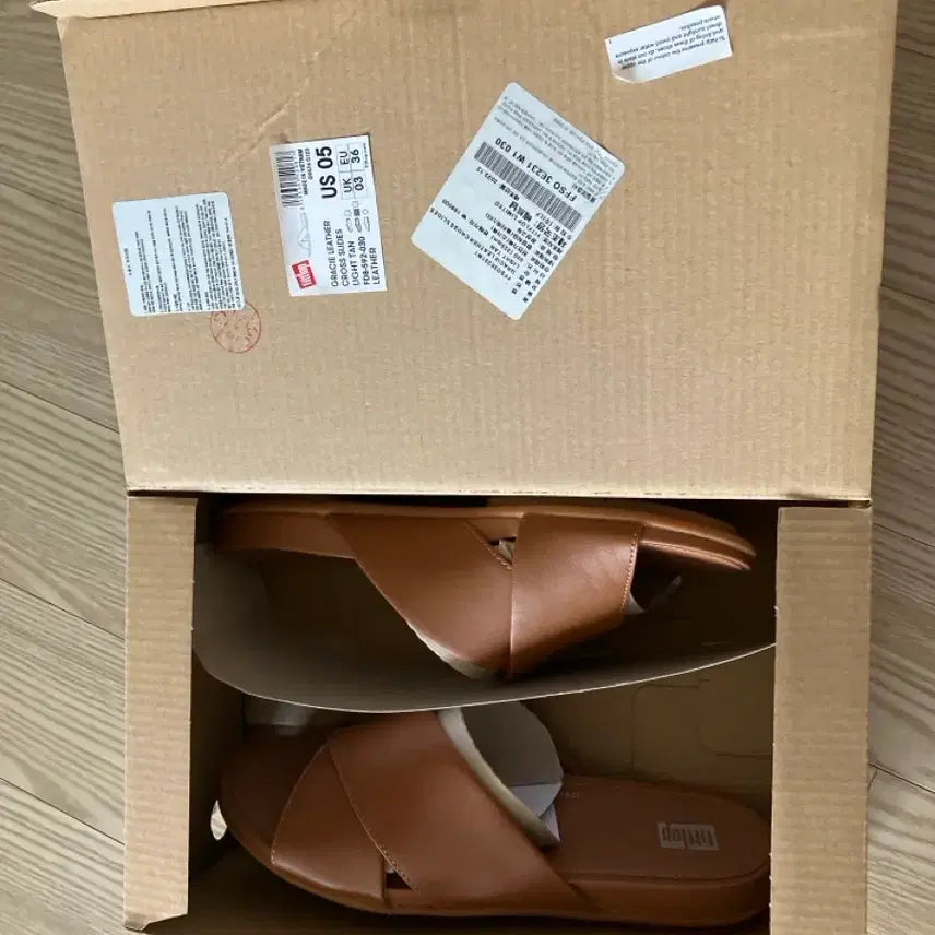 [BUNJANG] Fitflop Brown Leather Cross Slides / 핏플랍 브라운 레더 크로스 슬라이드
