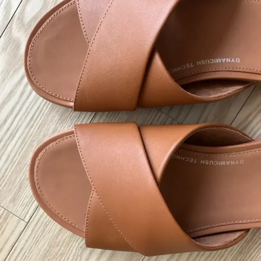 [BUNJANG] Fitflop Brown Leather Cross Slides / 핏플랍 브라운 레더 크로스 슬라이드