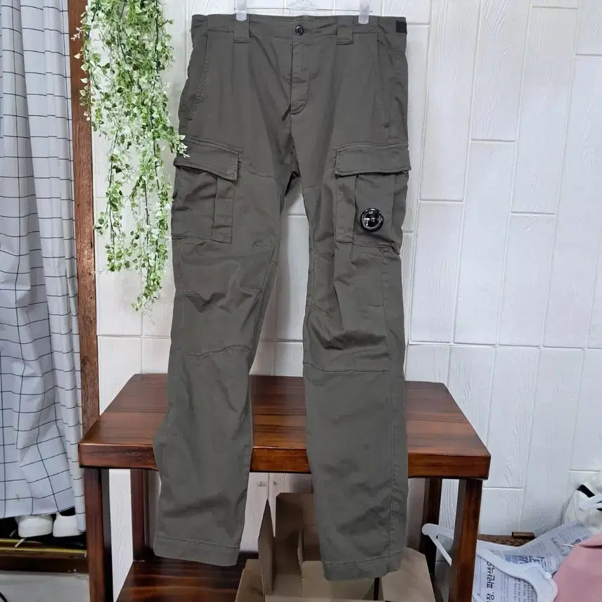 [SOLD OUT] CP컴퍼니 카키 카고 바지 48