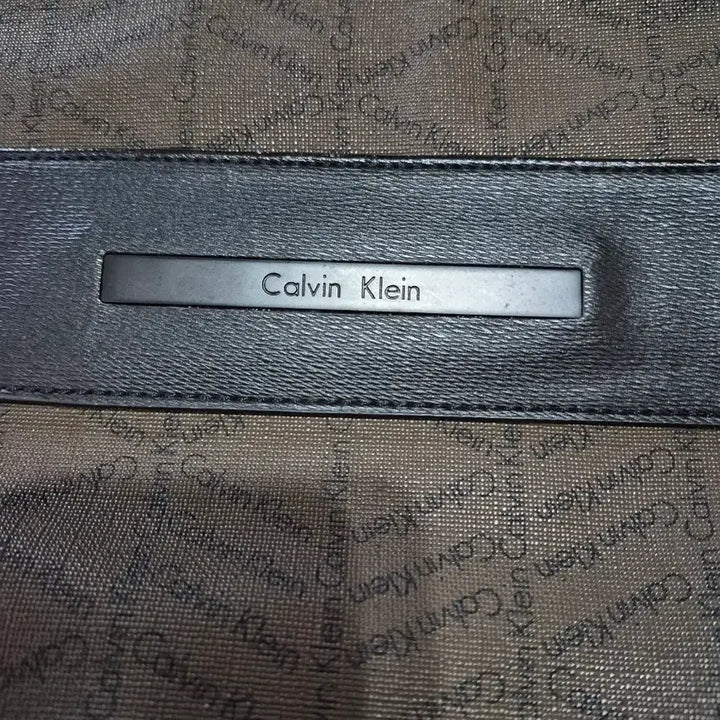 [SOLD OUT] 캘빈클라인 로고 크로스백 메신저백