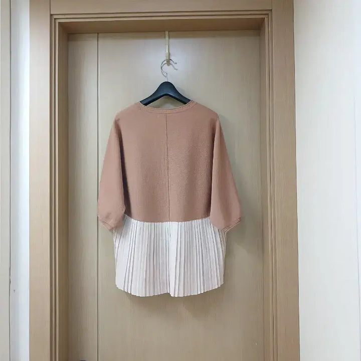 [SOLD OUT] 쁘랭땅 플리츠 니트블라우스