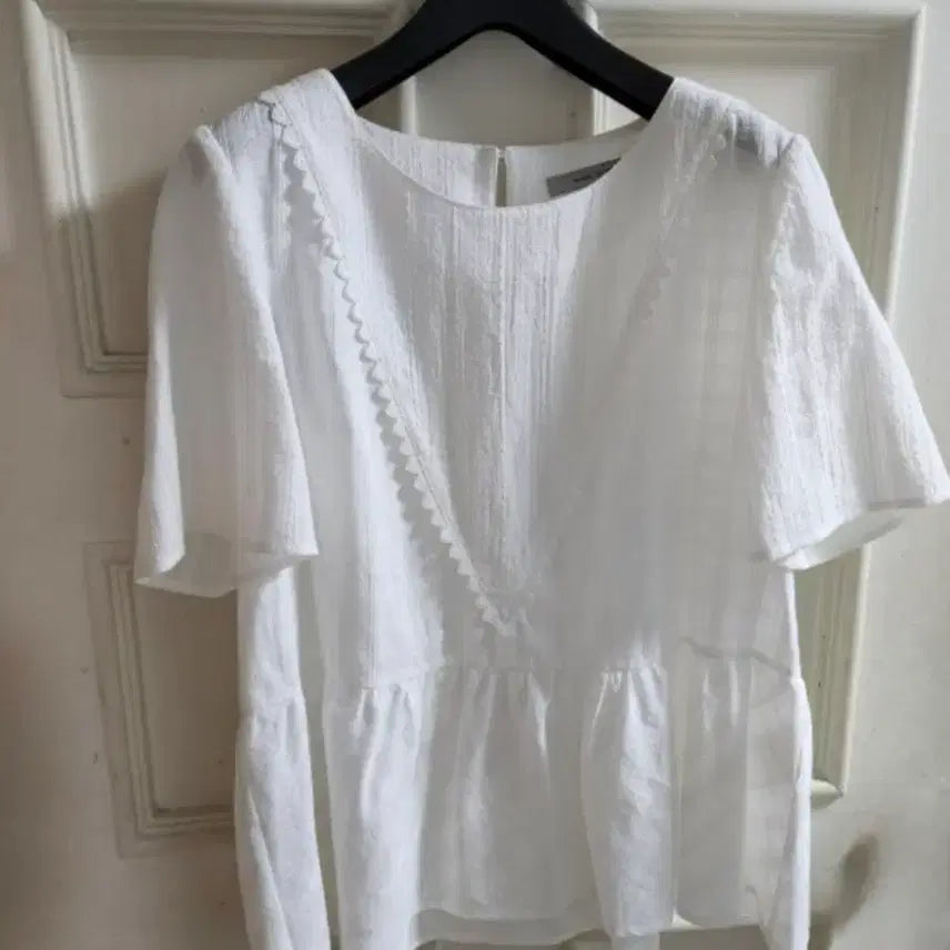 [SOLD OUT] 보브 레이스 면 블라우스