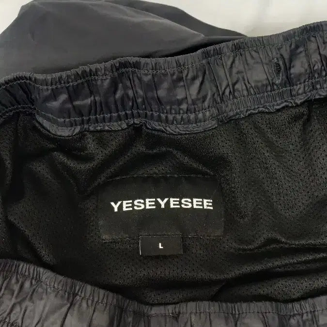 [BUNJANG] YESEYESEE Black Training Pants L / 예스아이씨 YESEYESEE 검정 트레이닝 바지 L