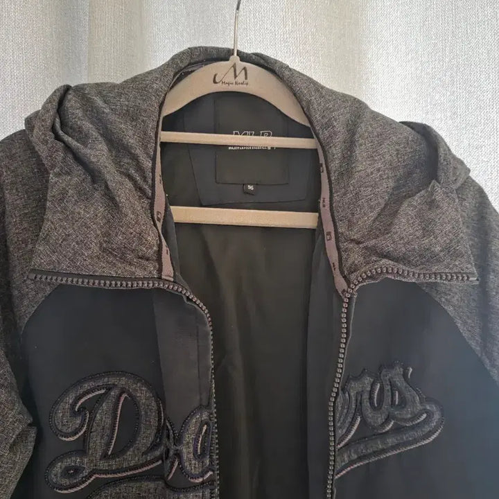 [BUNJANG] LA Dodgers Hooded Zip-Up Jumper / LA 다저스 후드 집업 점퍼