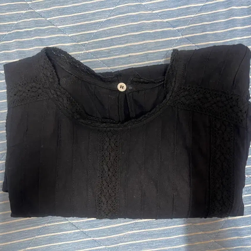 [BUNJANG] Add2 Lace Detail Black Blouse / 애드투 레이스 디테일 퍼프 블랙 블라우스 자체제작 제품 단스